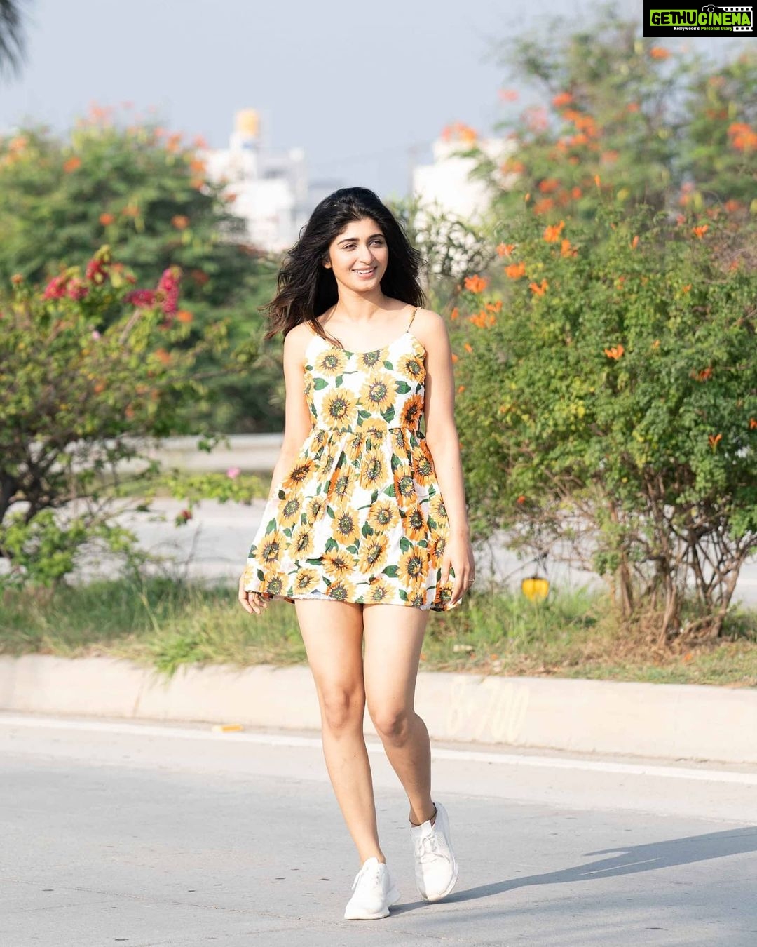 Aditi Prabhudeva Instagram - ❤ . . . . #candid #loveyourself @rainbow_photography_official tq 😊