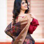 Aditi Prabhudeva Instagram - Win the heart ❤ . . . . . Shoot for @roopsangam_silks Photography @rainbow_photography_official