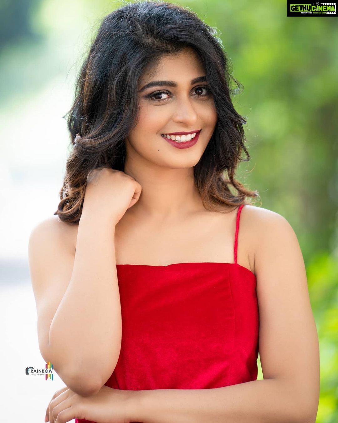Aditi Prabhudeva Instagram - ❤ 1st ,2nd or 3rd ?? 🙈 . . . PC: @rainbow_photography_official 🌼 Designer : @chandangowda_official @rentyourlook_by_chandangowda