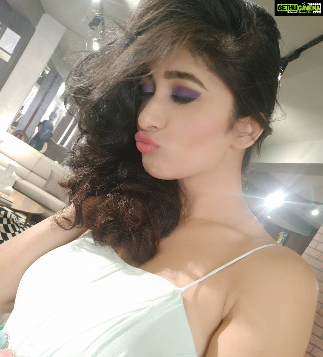 Aditi Prabhudeva Instagram - ummaaahhhh😘😘😘 good morning ❤