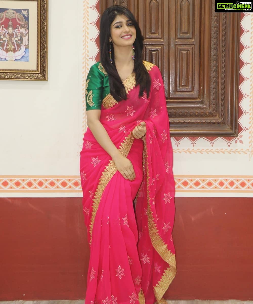 Aditi Prabhudeva Instagram - 💖 . . . . . #sareelove #candid #ethnic @koushi6055 tq @laxmikrishnaofficial tq