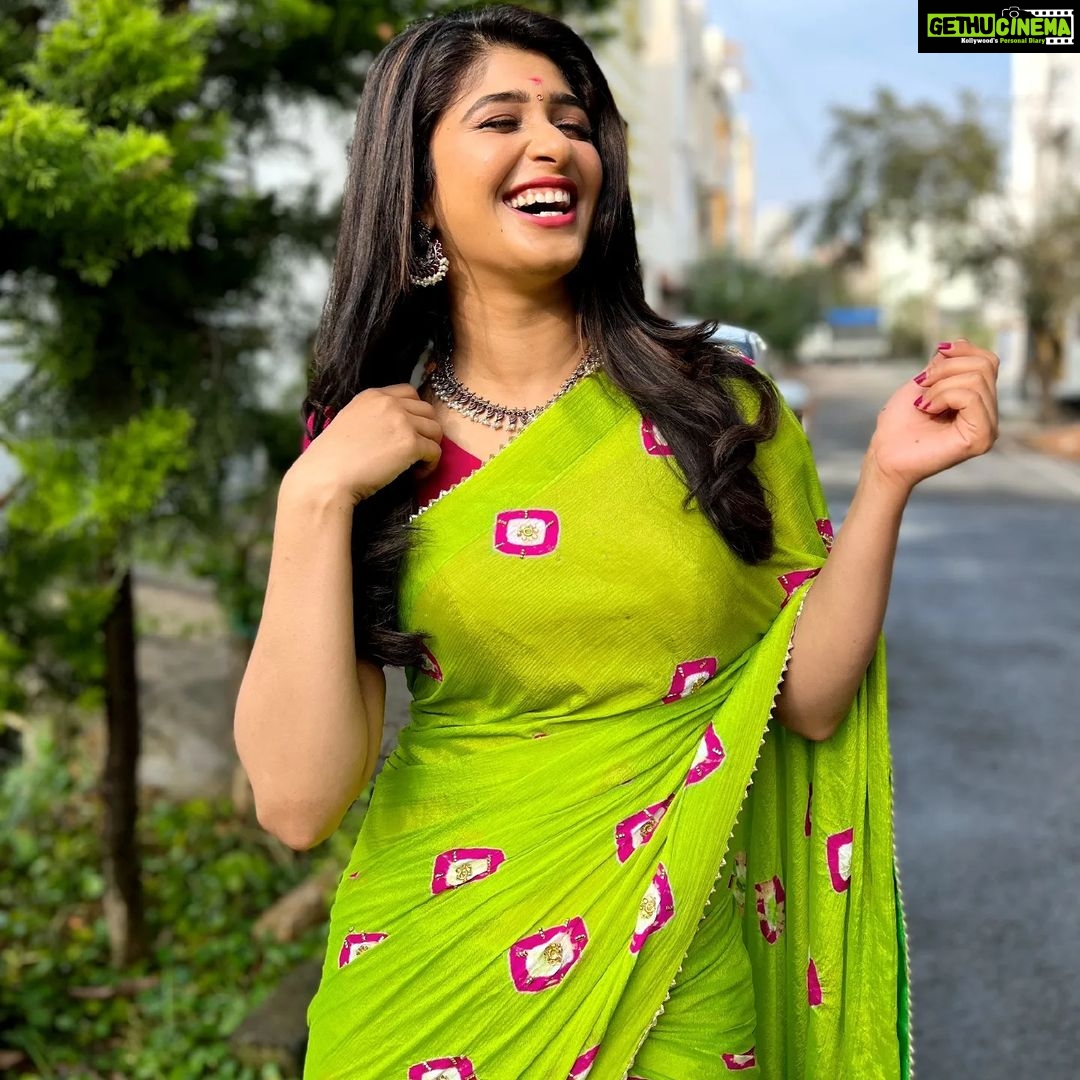 Aditi Prabhudeva Instagram - Be ur own reason to SMILE 💚