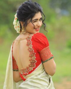 Aditi Prabhudeva Instagram - Spread Love wherever You Go ❤️ 
.
.
.
👗 @chandangowda_official 
💄 @artistryby_priyankaharish 
📸 @sankar.raman.35