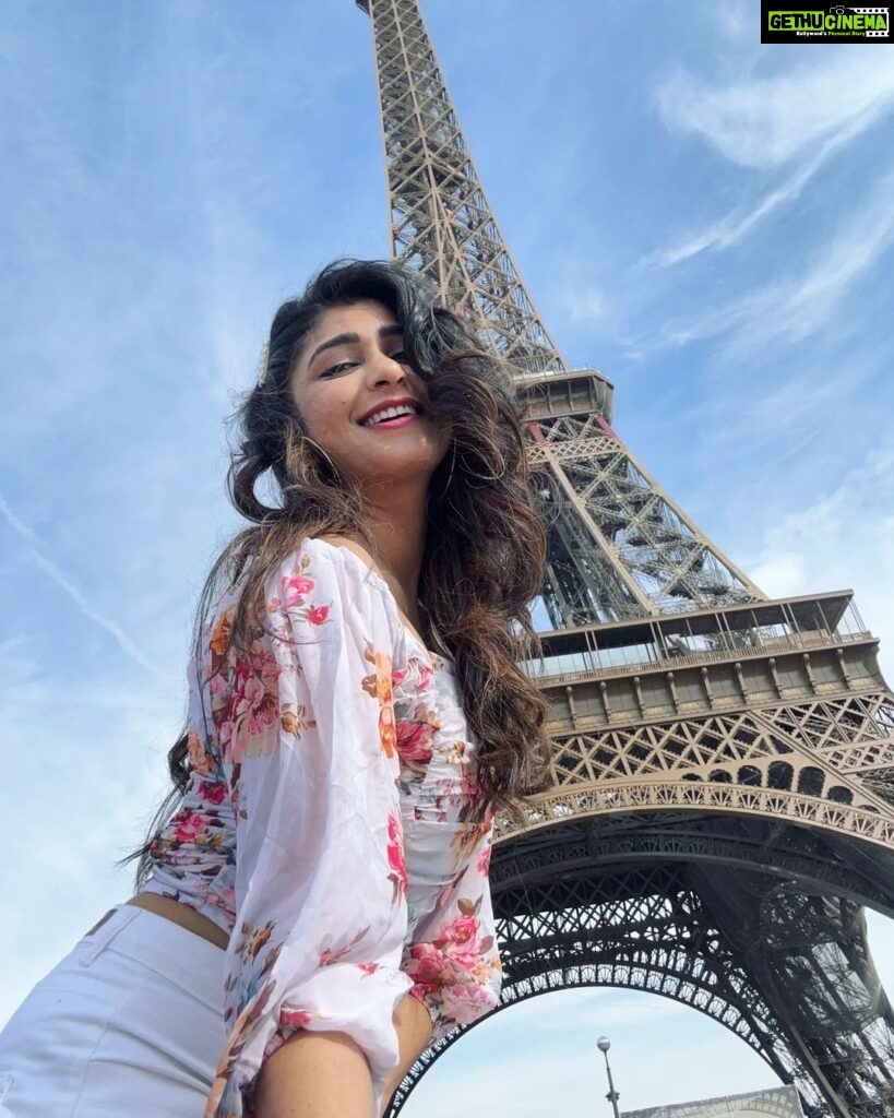 Aditi Prabhudeva Instagram - ❤️ @yashas.patla Eiffel Tower