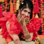 Aditi Prabhudeva Instagram - ಮದರಂಗಿಯಲ್ಲಿ ಮನಸಿನ ರಂಗು ಮೂಡಿದೆ... @yashas.patla 😘 . . Styling: @chandangowda_official Mehendi : @mehendistoriesbykiran PC : @happeningpixels MUA : @artistryby_priyankaharish Decor : @events_factoryy Jewel: @beadedtreasuresjewelry