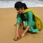 Aditi Prabhudeva Instagram - My dreams r made of sand & water 👣 #happiness #magic #shootingdiaries
