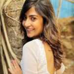 Aditi Sharma Instagram - “प्यार में अज़ीब ये रिवाज़ है, रोग भी वही है जो इलाज़ है। “🤍🧚🏻 #sundayshayari 💫 #livethelittlethings 💓