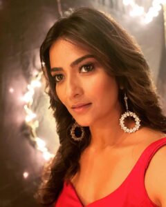 Aditi Sharma Instagram - ‘Strong enough to Hold on and Strong enough to Let go ‘🌼
Give me Reddd 💃🦋
Have a hapyyyy day 🌈🌻
#wednesdaywisdom 😇 #strongwomen 💓
