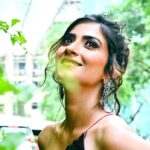 Aditi Sharma Instagram - Pose away to Glory…!! Let the world wait…🥳 #goodvibes #cherisheverymoment 💫💎