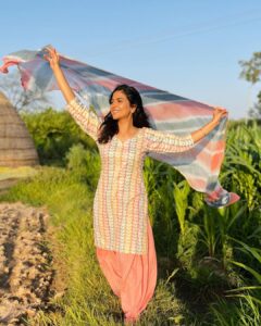 Aditi Sharma Instagram - Hapyyy Sunday 🌼💓
Kind heart , 
fierce mind ,
brave spirit 🦋
#beyourself #believe 🦄