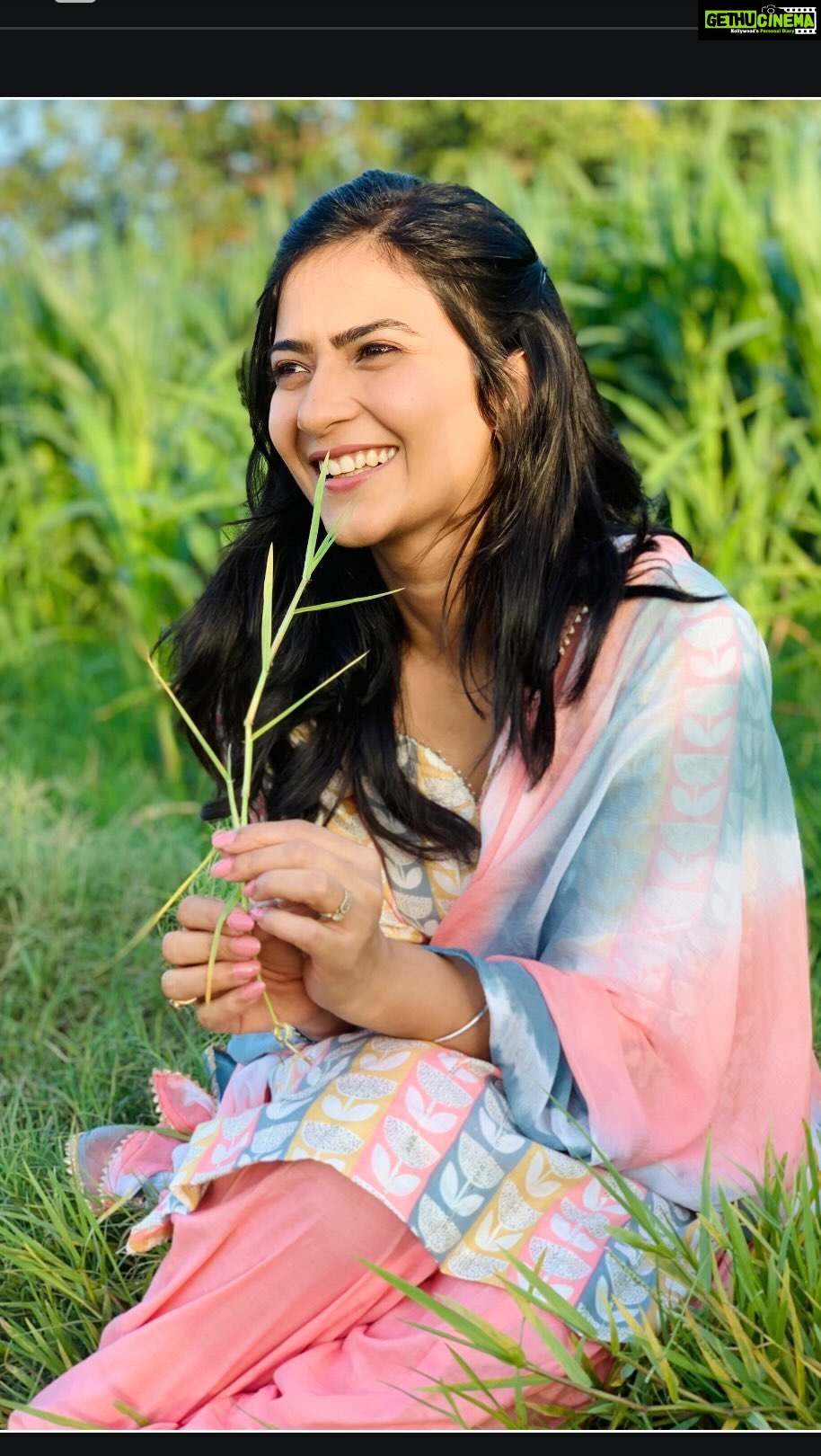 Aditi Sharma Instagram - Happyyy Saturday 🌈🦋💓 #spreadlove #believeinyourself 😇💃#love