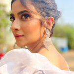 Aditi Sharma Instagram - 🌈💃🍁 ‘Be your own kind of beautiful ⭐️ be yourself ✨’ #livelife #loveyourself When your husband dedicates this beautiful song for you 💃💃💃⭐️ @sarwarahuja