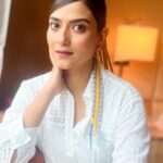 Aditi Sharma Instagram - Beauty begins the moment you decide to be yourself 🦋 @hairbyharrybajwa @prabhmakeover @drad.dreadsetgo 🌸