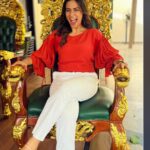 Aditi Sharma Instagram - You don’t need to be someone’s princess , YOU are already a QUEEN 👸🦋 Queen finds her throne 🌈😉 #livelifequeensize 🌹 #wednesdaywisdom Makeup @nitinparte2565