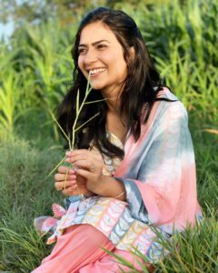 Aditi Sharma Instagram - Hapyyy Sunday 🌼💓
Kind heart , 
fierce mind ,
brave spirit 🦋
#beyourself #believe 🦄