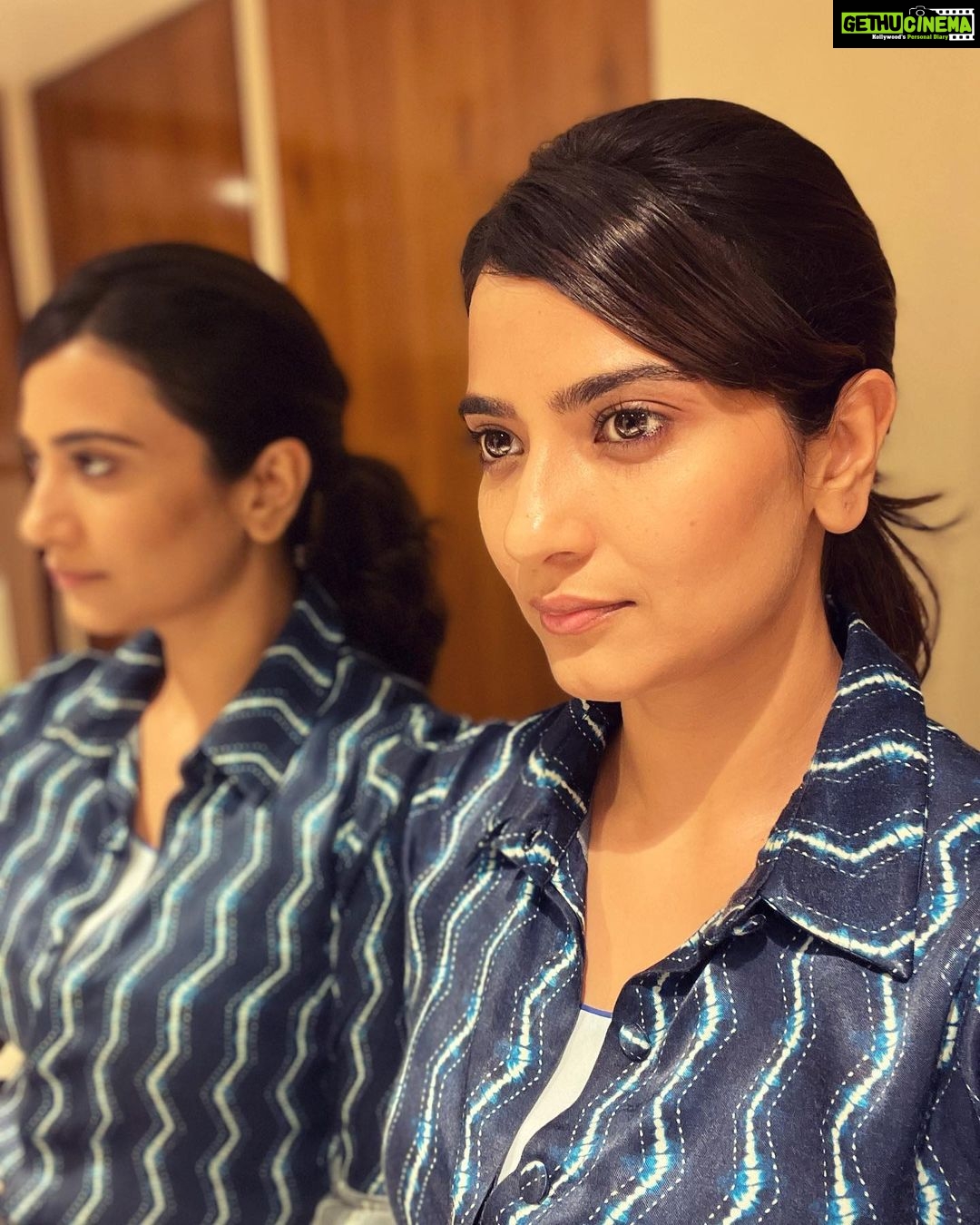 Aditi Sharma Instagram - Life is like a mirror, we get the best results when we smileπ wednesdayvibes ππ