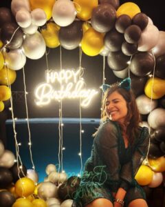 Aditi Sharma Instagram - Thank you for the beautiful birthday wishes ✨🤗🧿
My heart is bursting with loveee n gratitude 🙏💓
So grateful to the universe for all the loveee . 
🥰🥳 
#celebration #madememoriesforlife #familytime 🧿