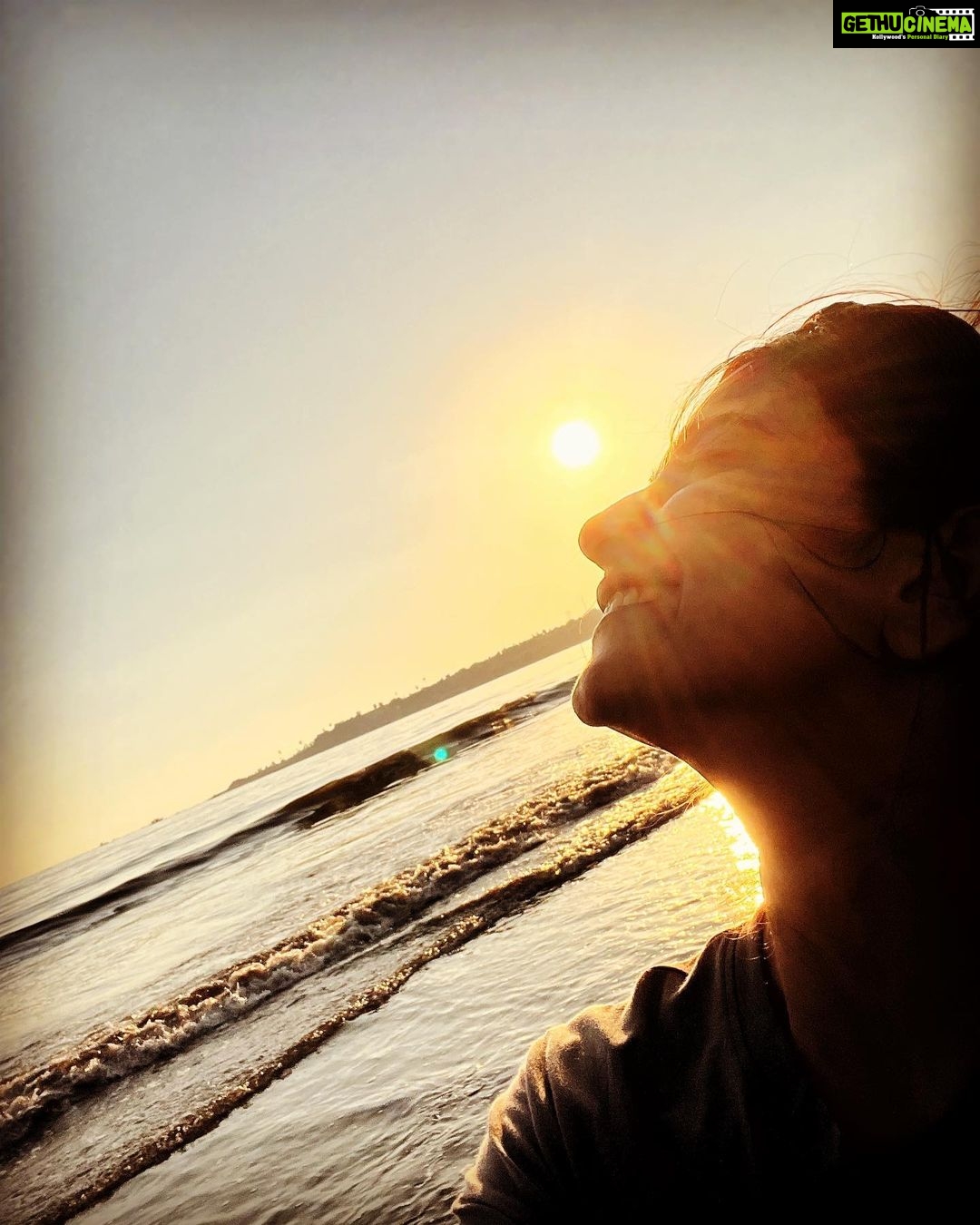 Aditi Sharma Instagram - 🌞 ✨ selfie ❤️ #fridaymood #gratefulheart 🎊