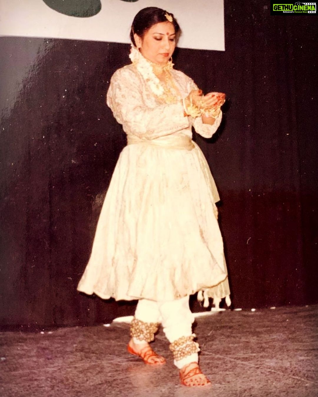 Aditi Sharma Instagram - Dearest Amma “ God couldn’t be everywhere that’s why he created mommies”😇 I understand it so much more now💫 Thank you for everything maa #anilasharma Thank you for encouraging me to follow my passion , thank you for teaching us to see the positive side always. Thank you for teaching us to have faith in almighty n the timing of universe 😇 You have truely been an inspiration maa. From following ur passion of kathak TO resigning from your job of 20 years to help me find my foot in mumbai. From caressing my head in tough times n telling me to believe in myself n be strong TO praying for us always. You have been the Rock ,the strength of our family. You have always put us before you . We have learned unconditional love from you mommy . Thank you for always being there mommyyyy😘😘😘♥️🙏 We love you You are the bablimumma🤗 @dr.shvetas @bhavya_sharma n me ✨🙏 #mikyle @sartaajahuja