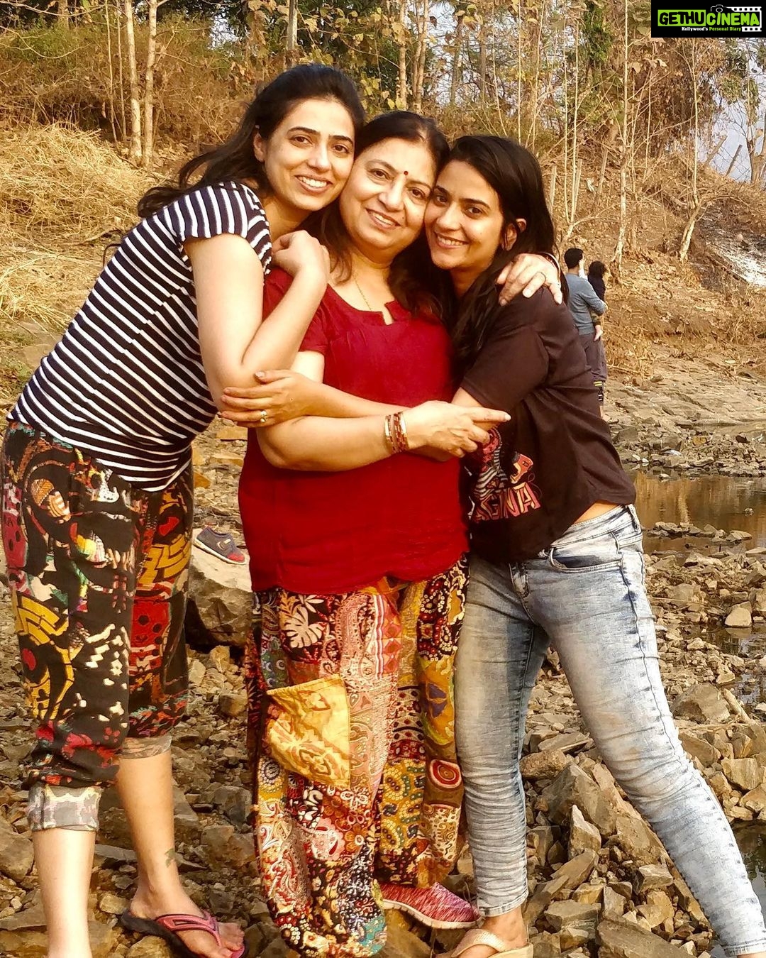Aditi Sharma Instagram - Dearest Amma “ God couldn’t be everywhere that’s why he created mommies”😇 I understand it so much more now💫 Thank you for everything maa #anilasharma Thank you for encouraging me to follow my passion , thank you for teaching us to see the positive side always. Thank you for teaching us to have faith in almighty n the timing of universe 😇 You have truely been an inspiration maa. From following ur passion of kathak TO resigning from your job of 20 years to help me find my foot in mumbai. From caressing my head in tough times n telling me to believe in myself n be strong TO praying for us always. You have been the Rock ,the strength of our family. You have always put us before you . We have learned unconditional love from you mommy . Thank you for always being there mommyyyy😘😘😘♥️🙏 We love you You are the bablimumma🤗 @dr.shvetas @bhavya_sharma n me ✨🙏 #mikyle @sartaajahuja