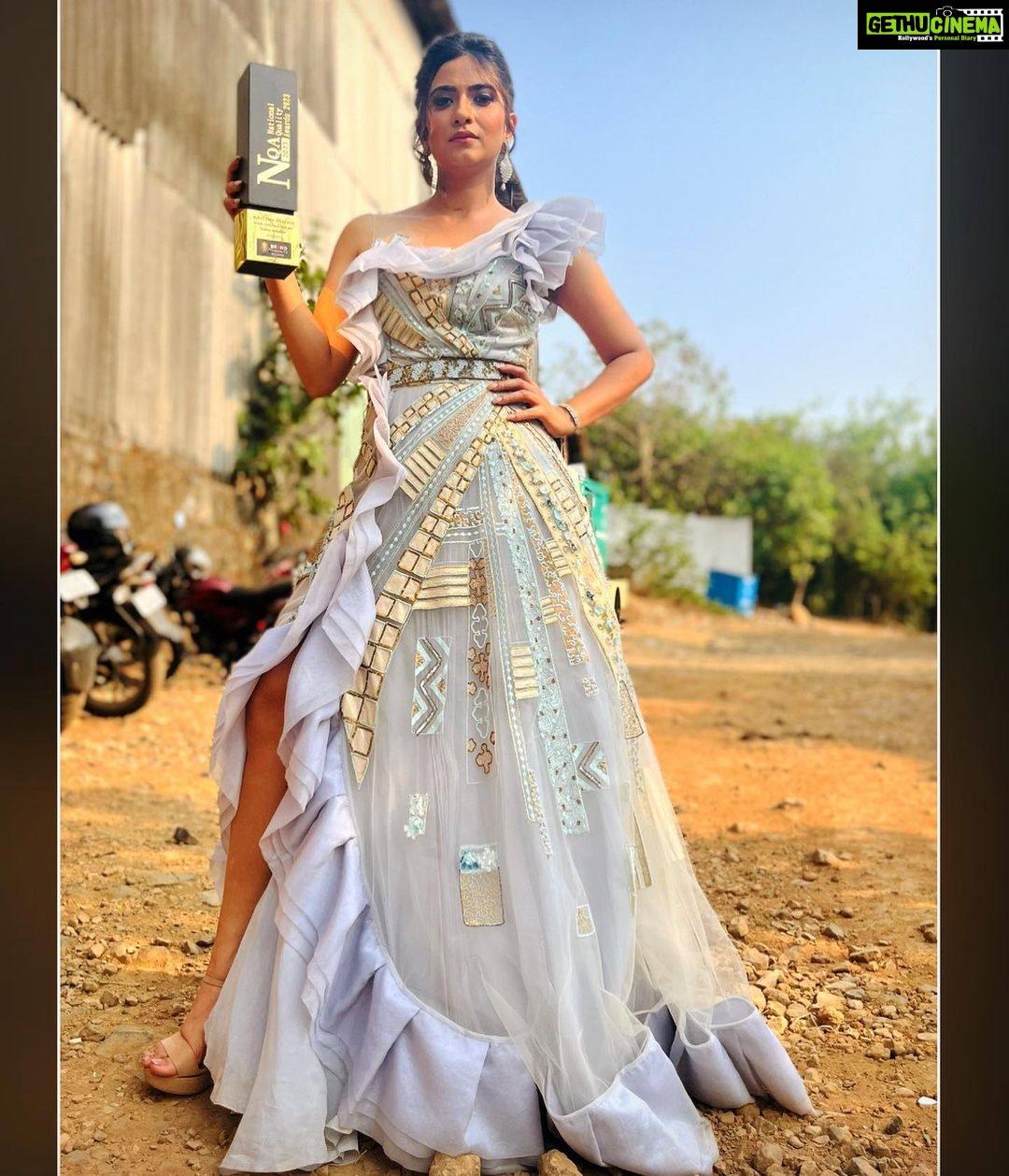 Aditi Sharma Instagram - Smile🌈 Sparkle 💫 Shine✨ 💃🌸 #loveyourself #gratitude Outfit: @geishadesigns Styling: @styling.your.soul Jewellery: @fashionjewellery_21 @brandempower.in #NationalQualityAwards #NQA2023 #brandempower