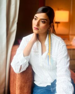 Aditi Sharma Instagram - Beauty begins the moment you decide to be yourself 🦋
@hairbyharrybajwa @prabhmakeover 
@drad.dreadsetgo 🌸