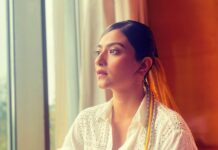 Aditi Sharma Instagram - Beauty begins the moment you decide to be yourself 🦋 @hairbyharrybajwa @prabhmakeover @drad.dreadsetgo 🌸