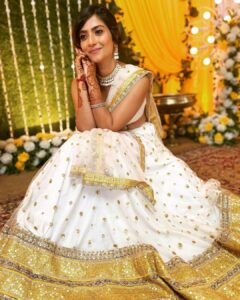 Aditi Sharma Instagram - 💛🤍
Do what makes your soul shine Bright 💫 #selflove #peace ⭐️