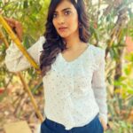 Aditi Sharma Instagram - #saturdaze 🤍💃 Don’t just GO through life , GROW through life 🦋