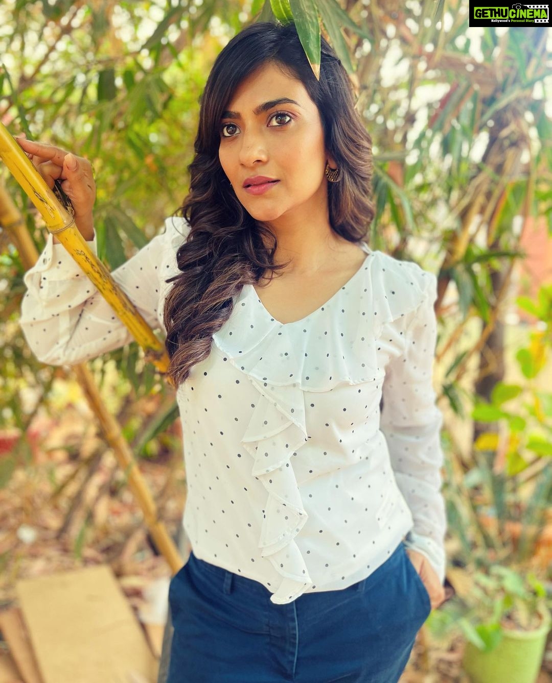 Aditi Sharma Instagram - #saturdaze π€π Donβt just GO through life , GROW through life π¦