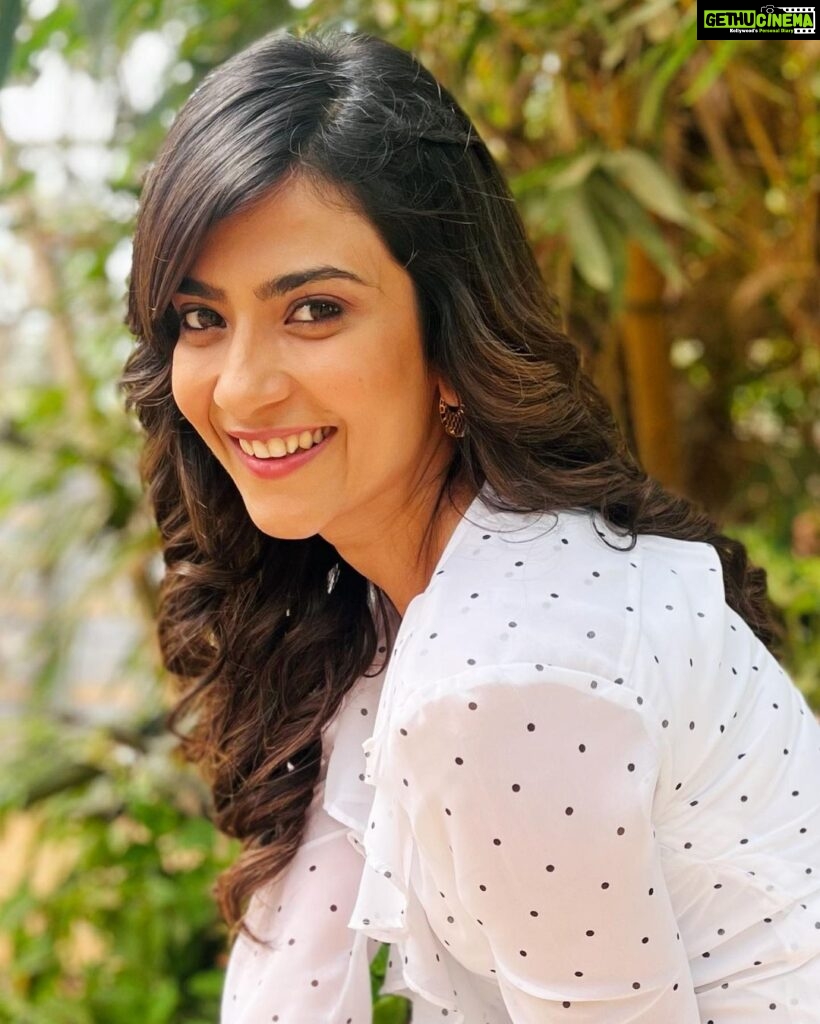 Aditi Sharma Instagram - Simplicity is the ultimate sophistication 🌈🤍 #lifeisbeautiful 😇🧿 #staystrong 🌹#thursdayvibes
