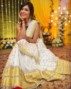 Aditi Sharma Instagram - 💛🤍
Do what makes your soul shine Bright 💫 #selflove #peace ⭐️