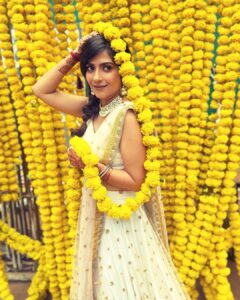 Aditi Sharma Instagram - 💛🤍
Do what makes your soul shine Bright 💫 #selflove #peace ⭐️