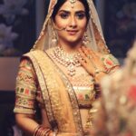 Aditi Sharma Instagram - मोहब्बत ज़िन्दगी बदल देती है, मिल जाए जब भी और ना मिले तब भी !!🌷 #wednesdaywisdom 😺 #bridal #gulzaarsaab 🌺