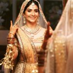 Aditi Sharma Instagram - मोहब्बत ज़िन्दगी बदल देती है, मिल जाए जब भी और ना मिले तब भी !!🌷 #wednesdaywisdom 😺 #bridal #gulzaarsaab 🌺