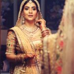 Aditi Sharma Instagram - मोहब्बत ज़िन्दगी बदल देती है, मिल जाए जब भी और ना मिले तब भी !!🌷 #wednesdaywisdom 😺 #bridal #gulzaarsaab 🌺