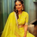 Aditi Sharma Instagram - “कभी मिलना हो तो बेवजह मिलना, वजह से मिलने वाले तो हर रोज मिलते है।” ☘️🌻 #saturdayvibes #gulzaarsaab