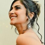 Aditi Sharma Instagram - Pose away to Glory…!! Let the world wait…🥳 #goodvibes #cherisheverymoment 💫💎
