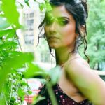 Aditi Sharma Instagram - Pose away to Glory…!! Let the world wait…🥳 #goodvibes #cherisheverymoment 💫💎