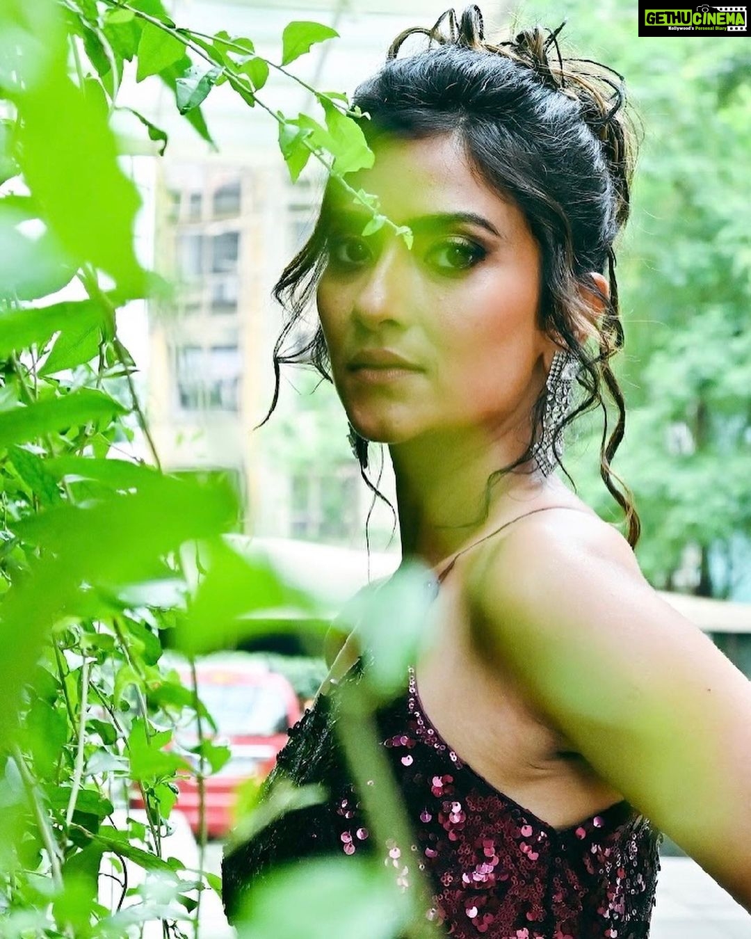 Aditi Sharma Instagram - Pose away to Glory…!! Let the world wait…🥳 #goodvibes #cherisheverymoment 💫💎