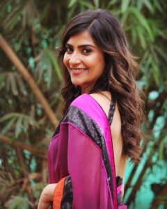 Aditi Sharma Instagram - Desi Girl 💃🌈
Don’t let anyone dull your Sparkle ✨💓
#wednesdayvibes #countyourblessings 💫#positivevibes