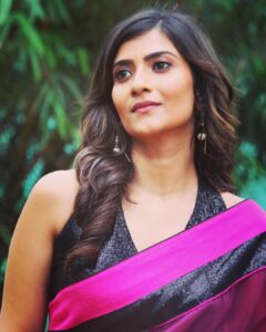 Aditi Sharma Instagram - Desi Girl 💃🌈
Don’t let anyone dull your Sparkle ✨💓
#wednesdayvibes #countyourblessings 💫#positivevibes