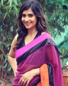 Aditi Sharma Instagram - Desi Girl 💃🌈
Don’t let anyone dull your Sparkle ✨💓
#wednesdayvibes #countyourblessings 💫#positivevibes