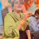 Afsana Khan Instagram - Radhe Radhe 🙌❤️ Jai Mata di 🙌❤️ meri Gali main Jagran tha Muje sub ne bola main bhi kuj Gungaan kro Mata rani ji ki bleesing mili 🙌❤️ Chandigarh, India