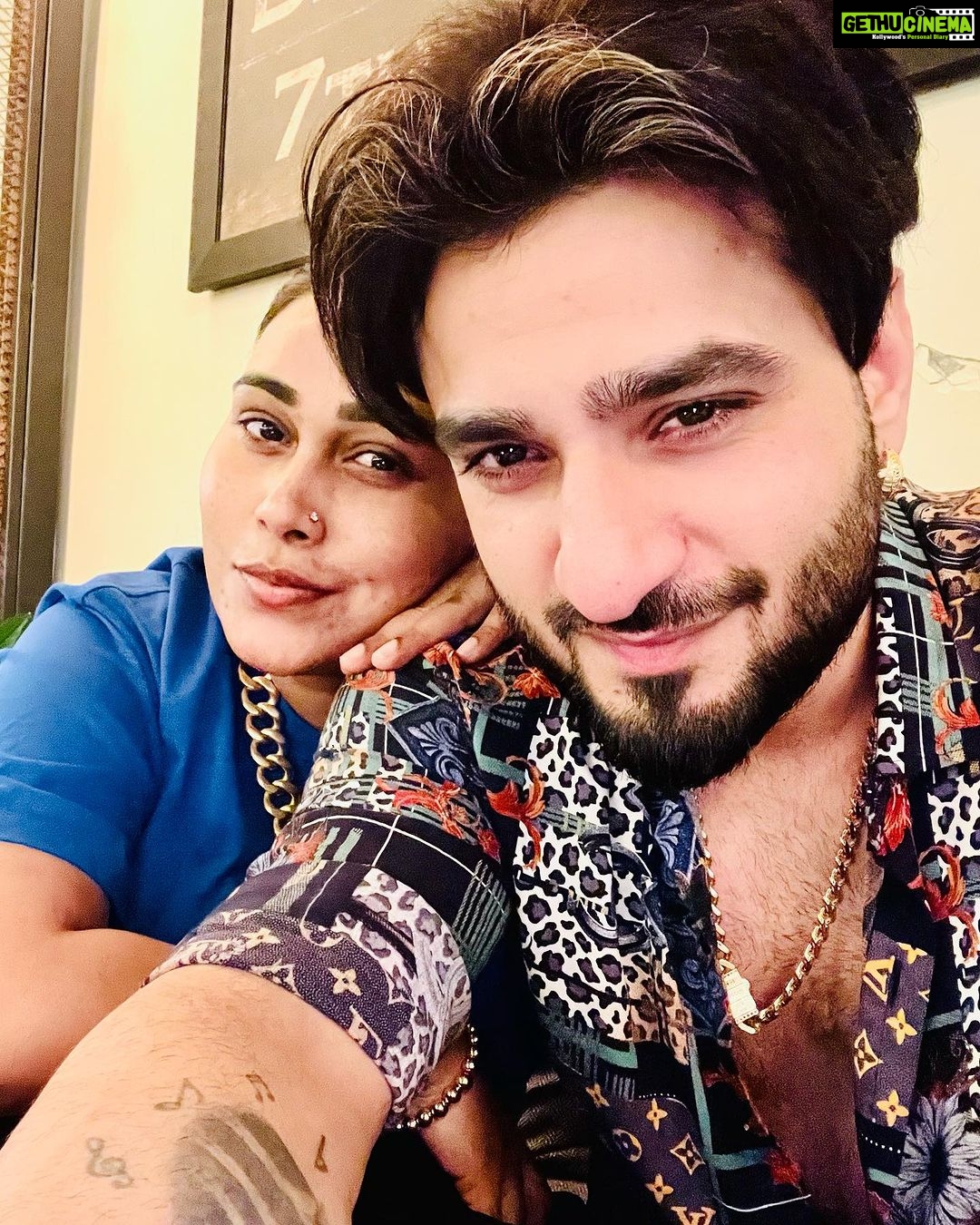 Afsana Khan Instagram - Sunday Mood with my 👑King @saajzofficial ❤️🧿 Elante Mall Chandigarh
