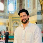 Aftab Shivdasani Instagram - ‘Religion is following the messenger, Spirituality is following the message.’ 💌✨☮️ #loveandrespect #peace Ayasofya Istanbul