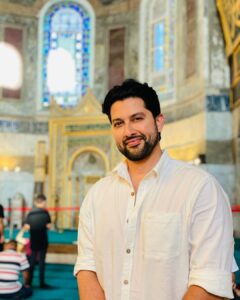 Aftab Shivdasani Instagram - ‘Religion is following the messenger,
Spirituality is following the message.’ 💌✨☮️ 
#loveandrespect #peace