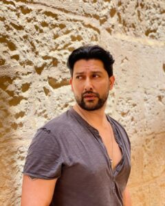 Aftab Shivdasani Instagram - “Meet me in the middle of your story when the soul is worn but wise.” 💫🧿
- Angie Weiland-Crosby