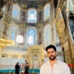 Aftab Shivdasani Instagram - ‘Religion is following the messenger, Spirituality is following the message.’ 💌✨☮️ #loveandrespect #peace Ayasofya Istanbul