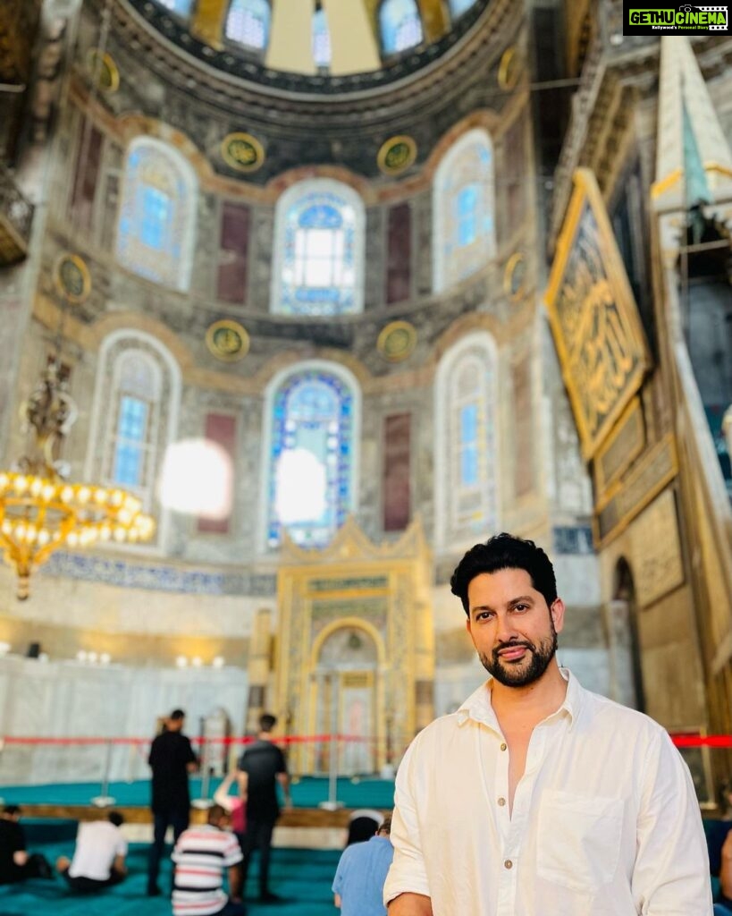 Aftab Shivdasani Instagram - ‘Religion is following the messenger, Spirituality is following the message.’ 💌✨☮️ #loveandrespect #peace Ayasofya Istanbul